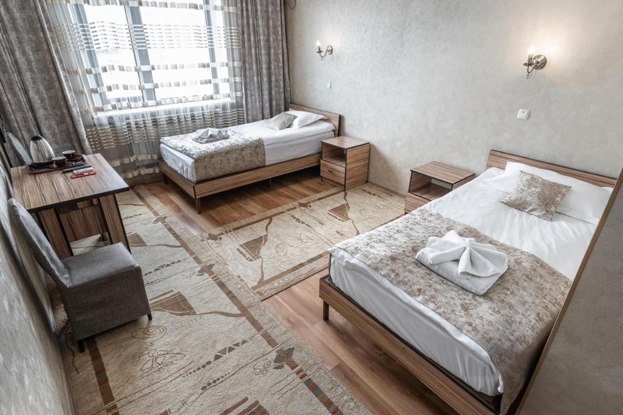 Madanur Hotel Karakol Extérieur photo