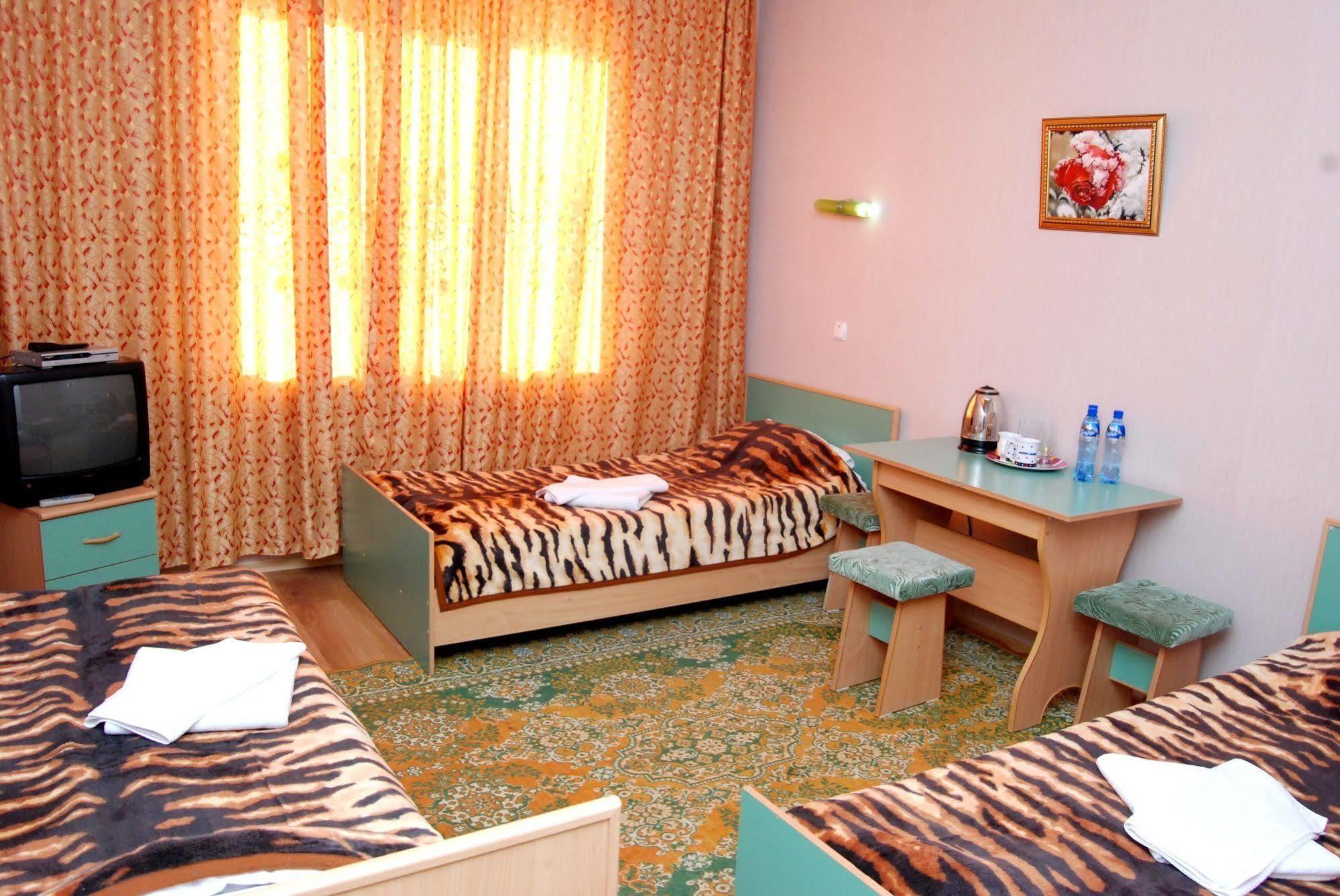 Madanur Hotel Karakol Extérieur photo