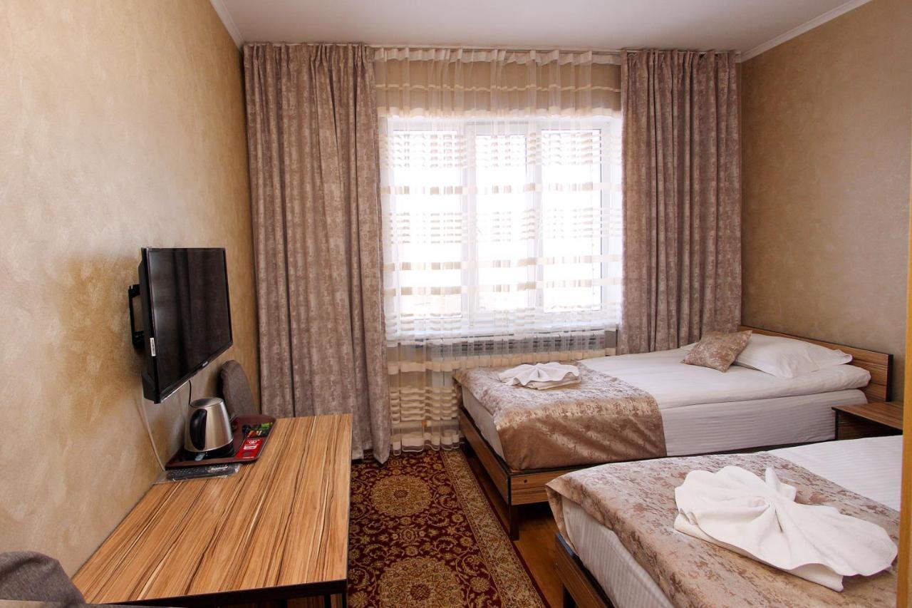 Madanur Hotel Karakol Extérieur photo