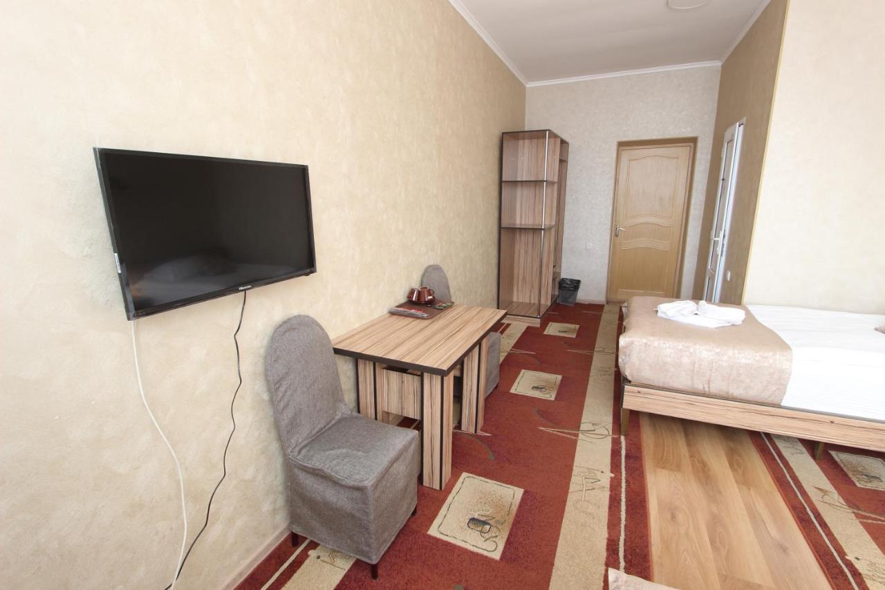 Madanur Hotel Karakol Extérieur photo