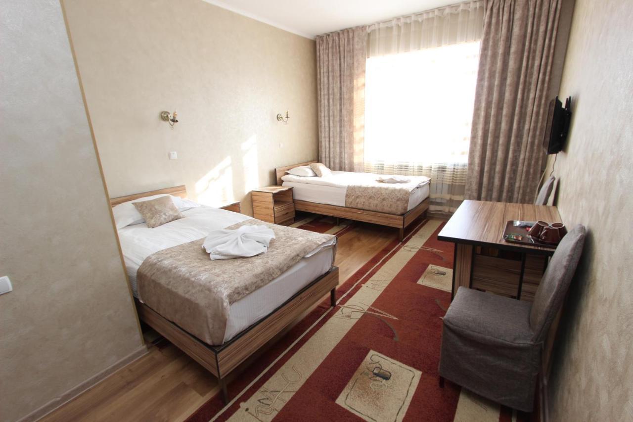 Madanur Hotel Karakol Extérieur photo
