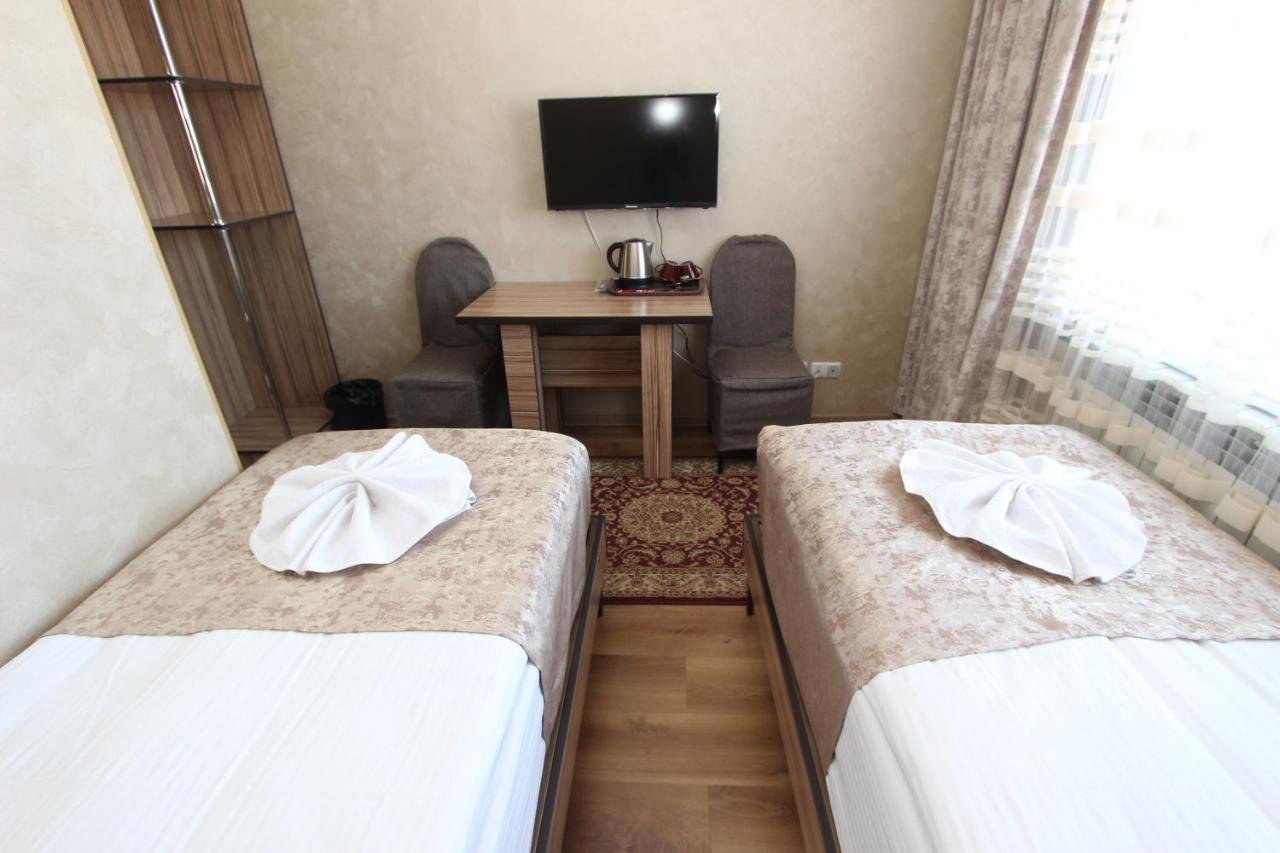 Madanur Hotel Karakol Extérieur photo
