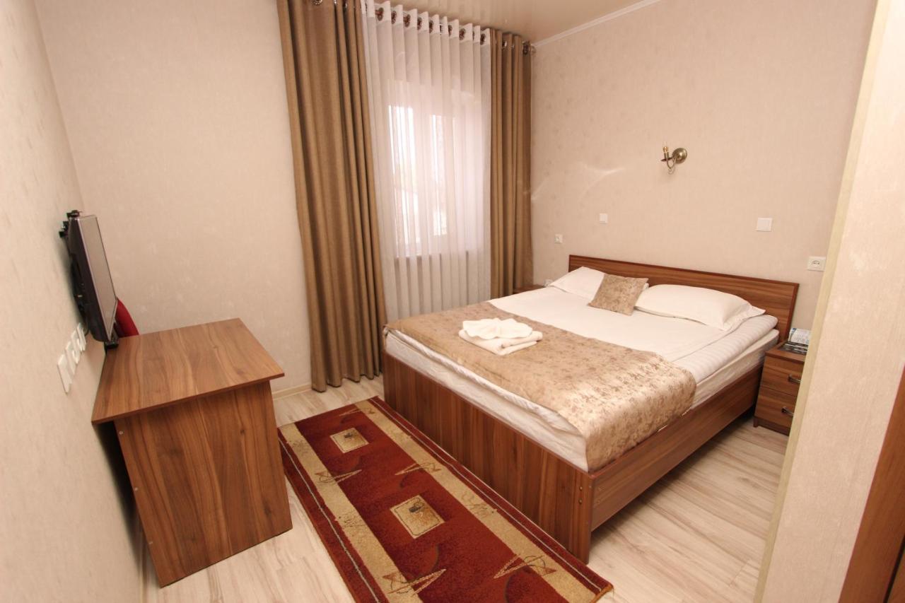 Madanur Hotel Karakol Extérieur photo